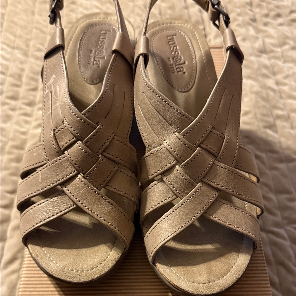 Bussola Women's Beige Strappy Sandals